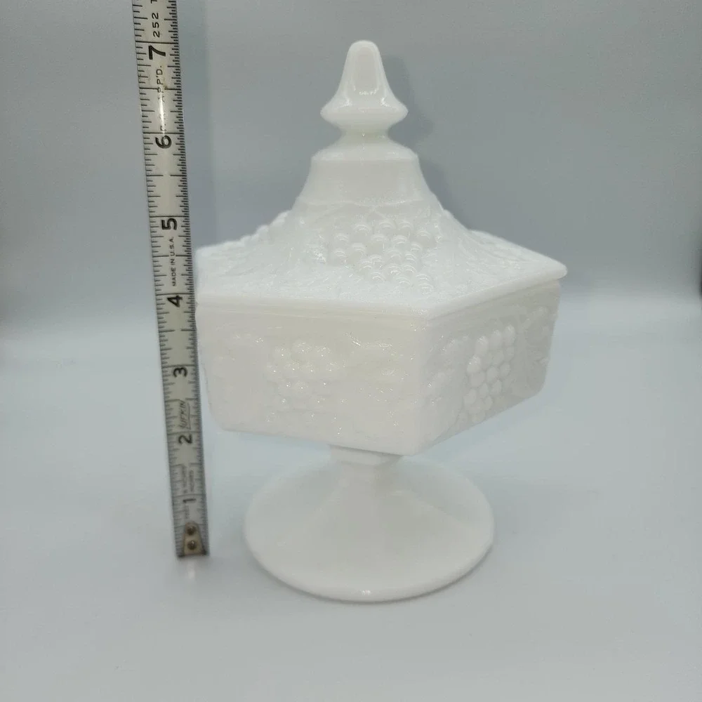 Vtg Indiana Glass Milk‎ Glass Covered Candy Dish Octagon Pedestal Harvest Grape